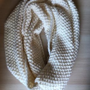 Old Navy White/Cream Knitted Infinity Scarf